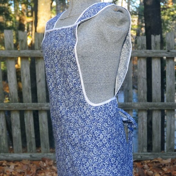 Vintage Navy Blue & White Floral Cotton Bib Apron "H" Back NWOT Paper Label - Picture 5 of 8